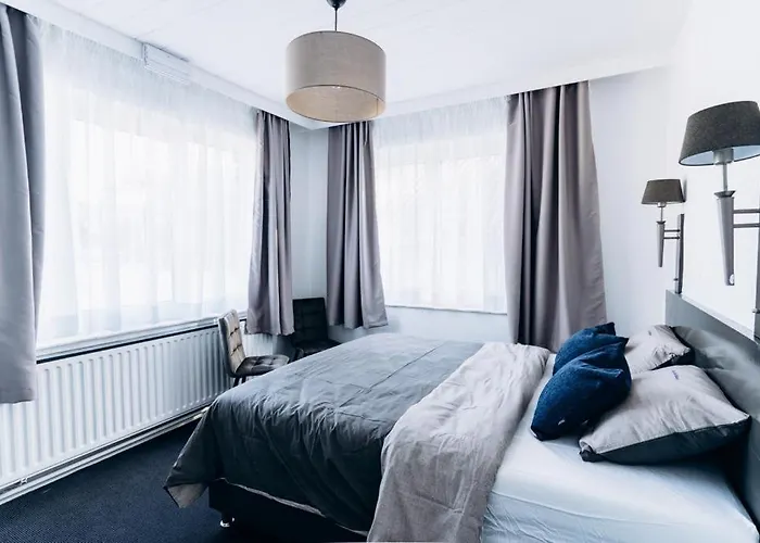 Atomihotel: Contemporary Comfort Steps From The Atomium!