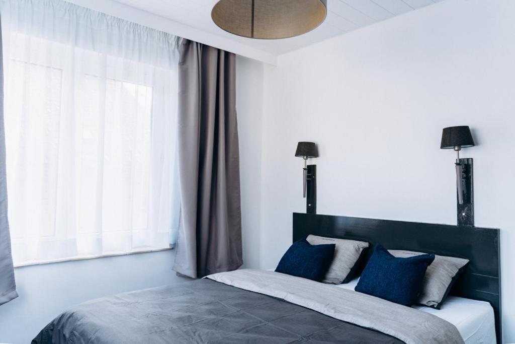Hotel Atomihotel: Contemporary Comfort Steps From The Atomium! *